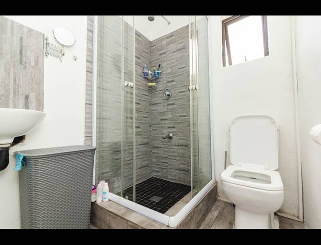 3 BEDROOM HOUSE FOR SALE IN MONTFORD